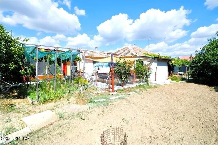 Casă individuală cu 7 camere cu Canalizare în Palazu Mare