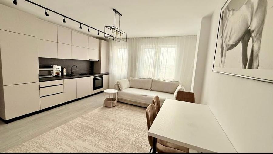 Apartament cu 3 camere semidecomandat, mobilat în Florești — fotografia 2