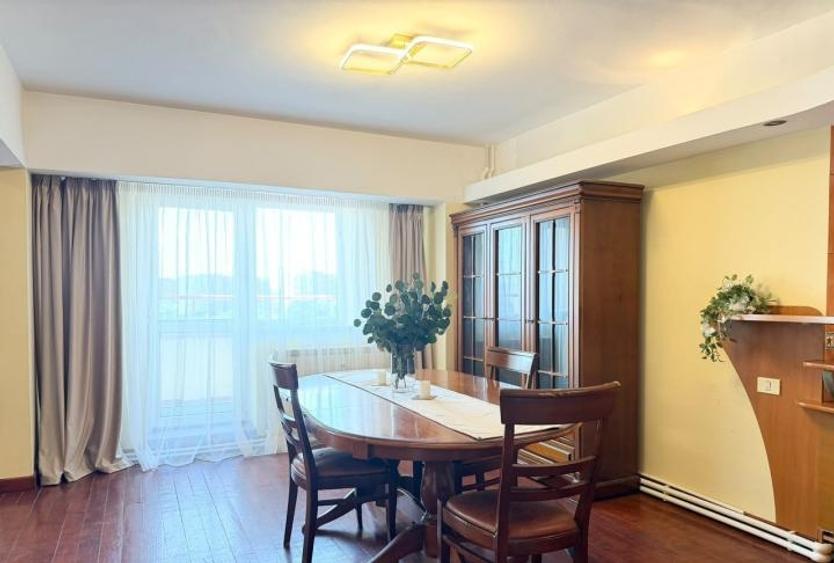 Apartament cu 4 camere decomandat în P-ța Unirii