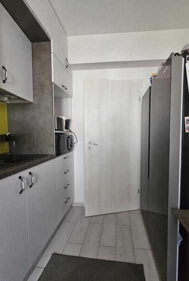 Apartament cu 3 camere decomandat, mobilat în Apărătorii Patriei
