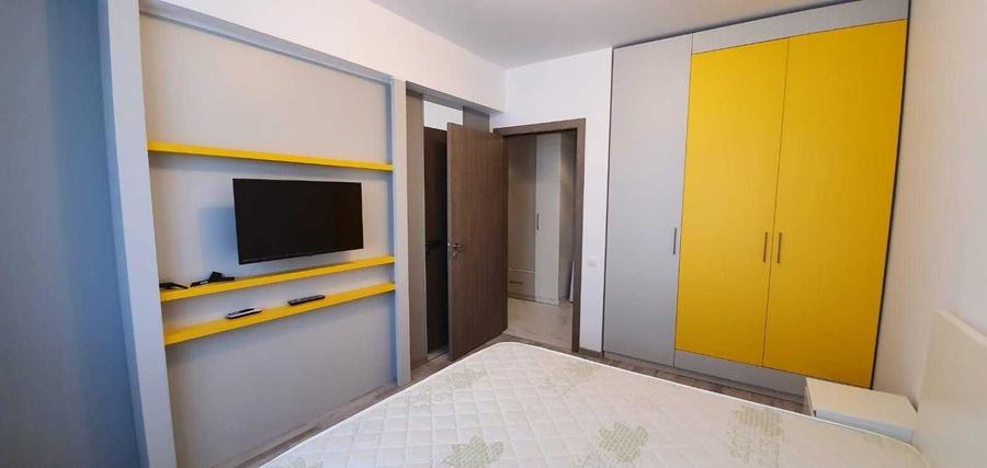 Apartament cu 3 camere decomandat în Roșu