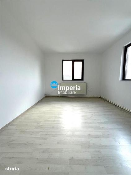 Casă cu 8 camere cu Teren 300 Mp în Ciurea