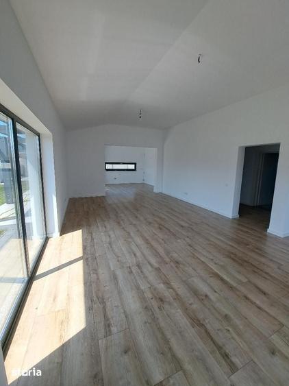 Casă cu 3 camere cu Teren 474 Mp în Cetate