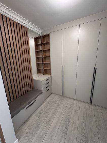 Apartament cu 3 camere decomandat în Exterior Vest