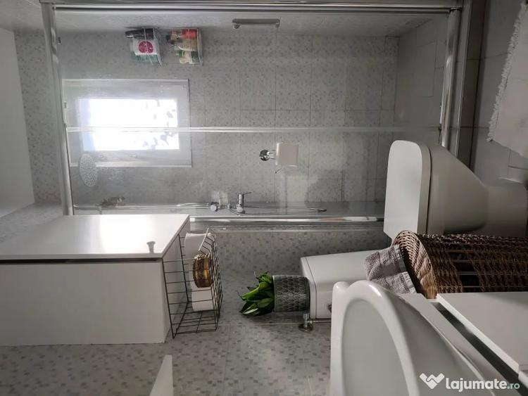 Casă cu 4 camere în Tunari