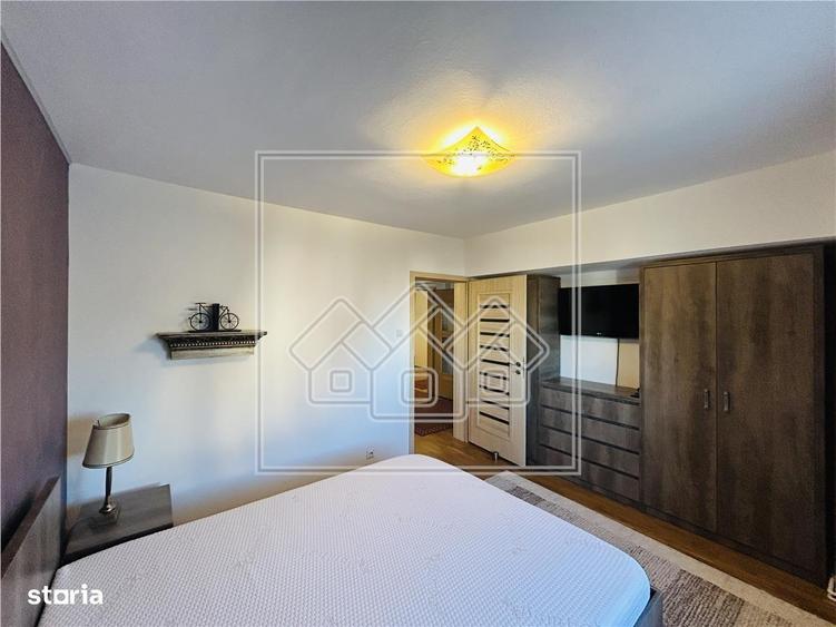 Apartament cu 3 camere în Calea Dumbrăvii