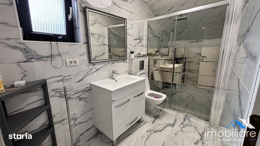 Casă cu 4 camere cu Teren 1200 Mp în Central
