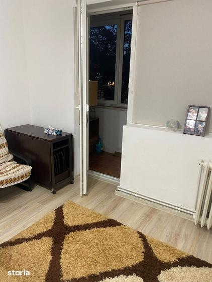 Apartament cu 3 camere decomandat în Triaj