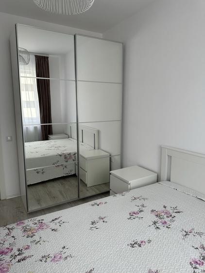 Apartament cu 2 camere semidecomandat în Roșu