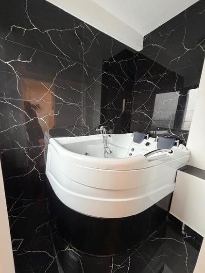 Apartament cu 3 camere semidecomandat, mobilat în Universitate
