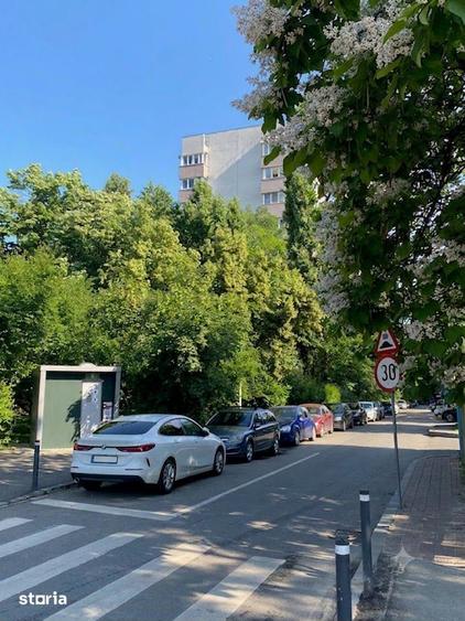 Apartament cu 3 camere semidecomandat în Drumul Taberei