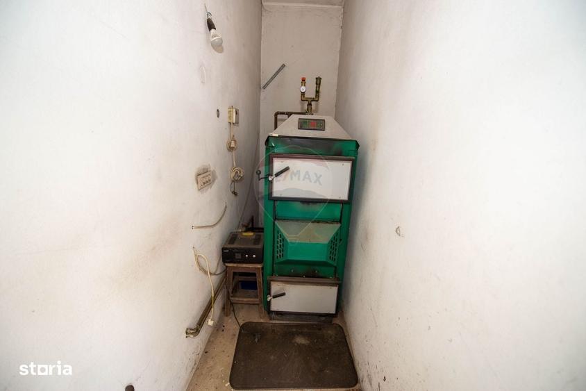 Casă cu 4 camere în Prunaru