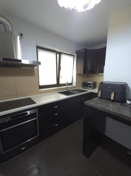 Apartament cu 3 camere decomandat, mobilat în Central
