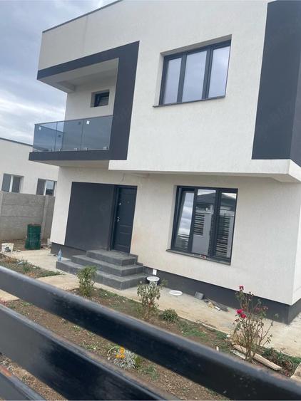 Casă cu 3 camere cu Teren 350 Mp în Berceni