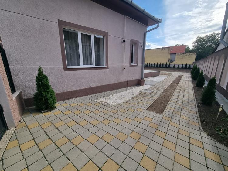 Casă individuală cu 4 camere cu Teren 995 Mp în Central