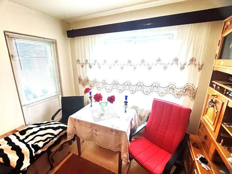 Apartament cu 3 camere decomandat, mobilat în Central