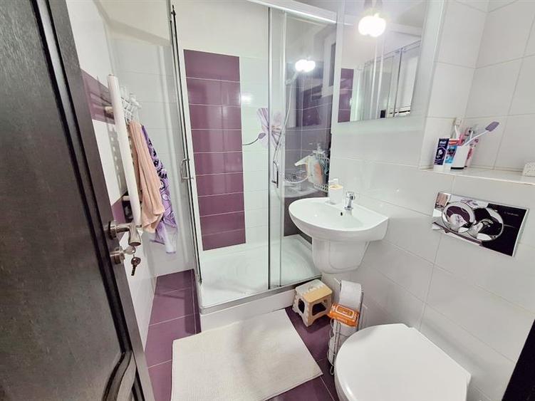 Apartament cu 3 camere decomandat în Milcov