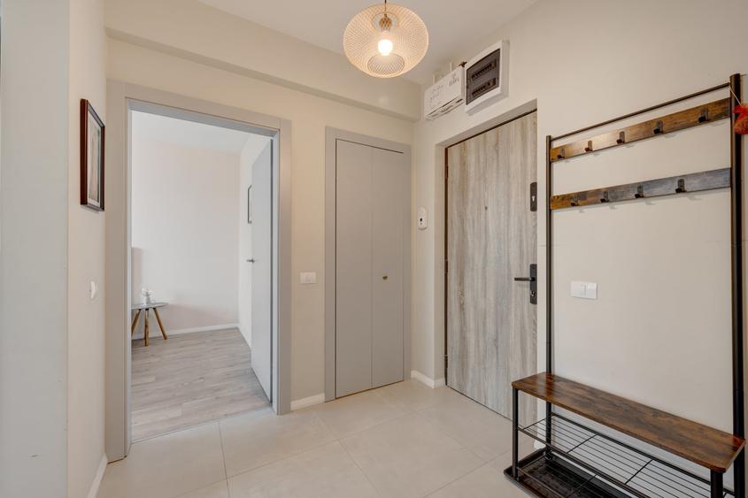 Apartament cu 3 camere semidecomandat în Grivița
