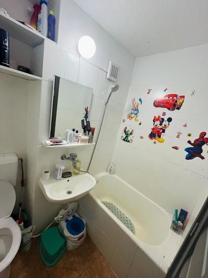 Apartament cu 3 camere semidecomandat în Dacia
