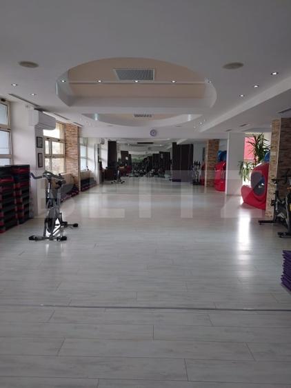Spațiu comercial, de 290 mp, în Micro 3