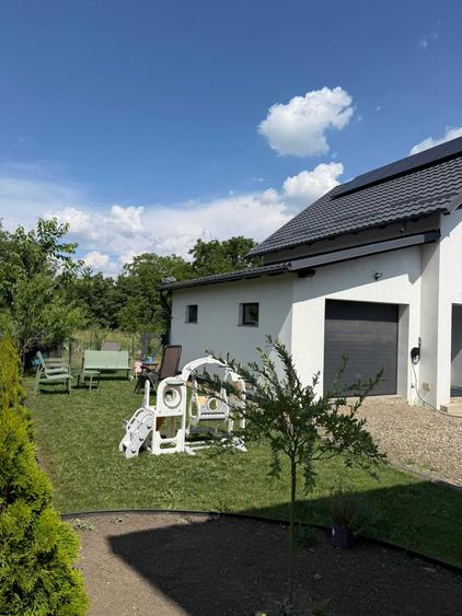 Casă cu 4 camere în Ipotești