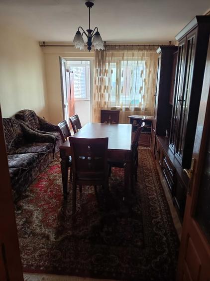 Apartament cu 3 camere decomandat în Craiovița Nouă