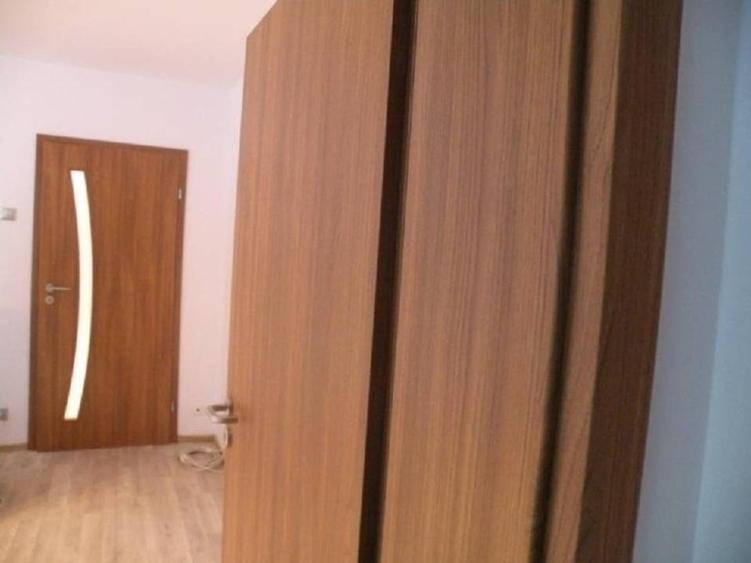 Apartament cu 3 camere semidecomandat, mobilat în Ultracentral