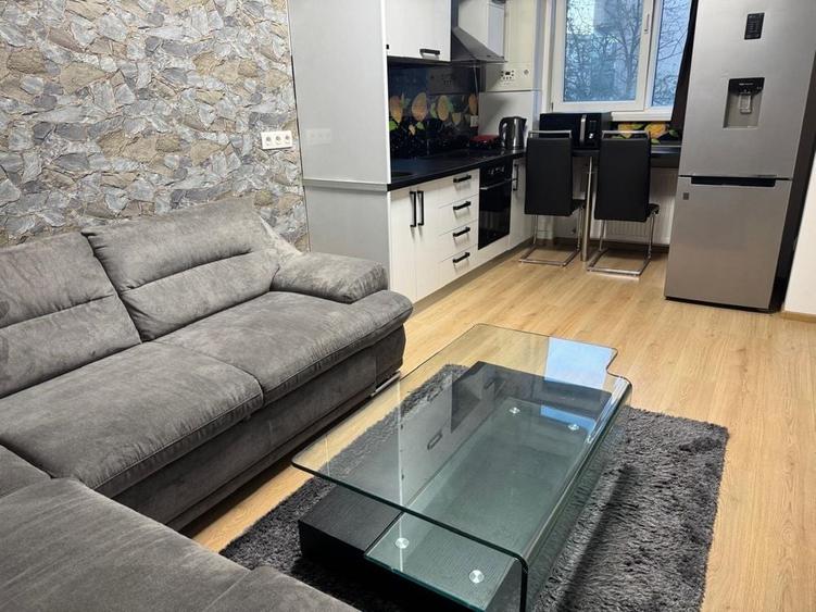 Apartament cu 2 camere decomandat în 9 Mai