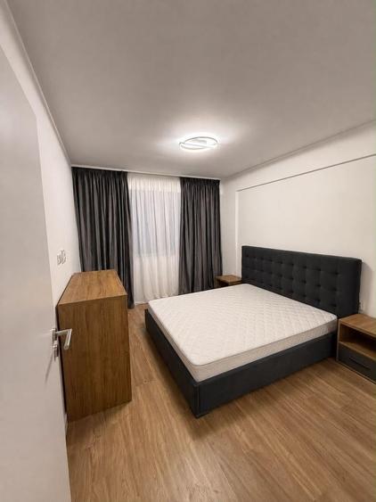 Apartament cu 3 camere semidecomandat, mobilat în Tunari