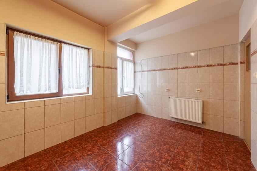 Apartament cu 3 camere decomandat în Găvana