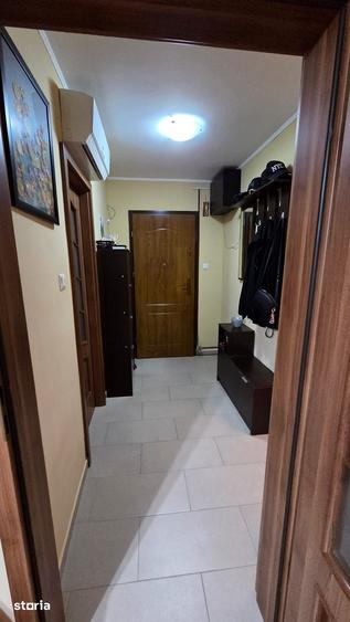 Apartament cu 3 camere decomandat în Aradului