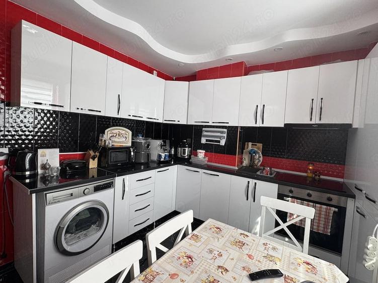 Apartament cu 3 camere decomandat în Central