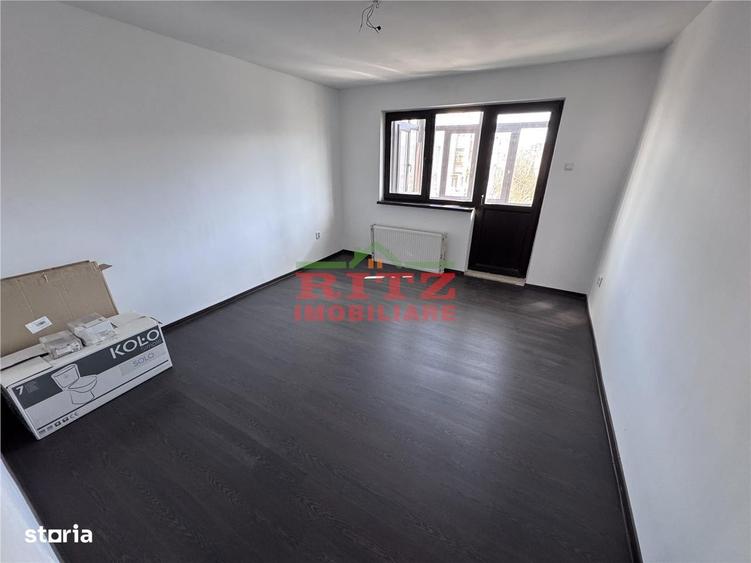 Apartament cu 4 camere decomandat în Crișan
