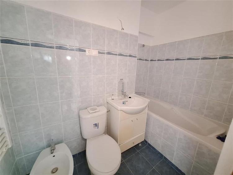 Apartament cu 4 camere decomandat în Milcov