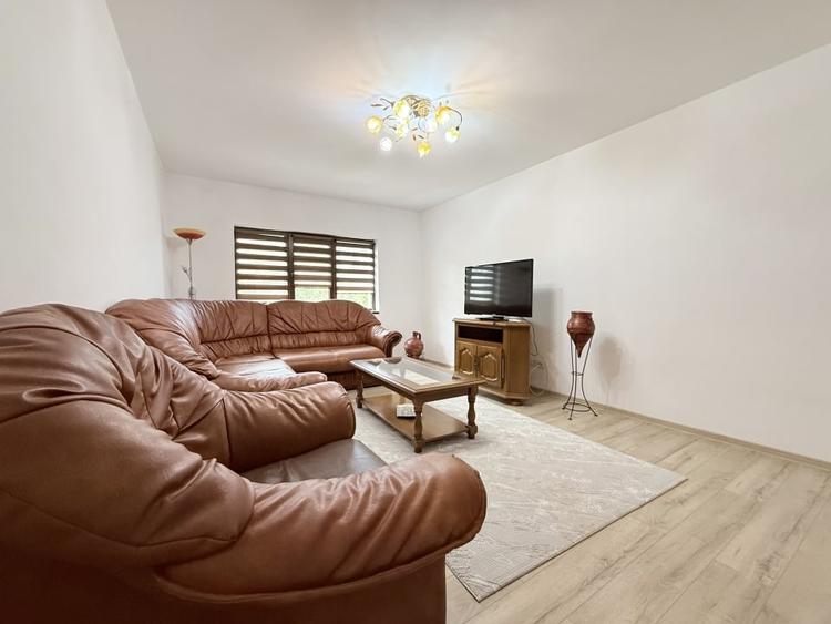 Apartament cu 3 camere decomandat, mobilat în Faleza Nord