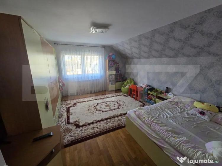 Casă cu 8 camere cu Teren 750 Mp în Micești