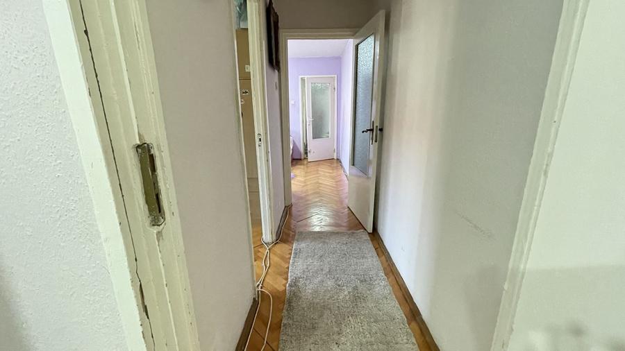 Apartament cu 3 camere semidecomandat în Cetății