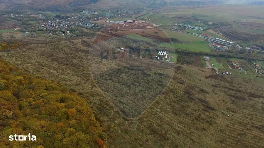 Teren de 11000 mp, în Mera