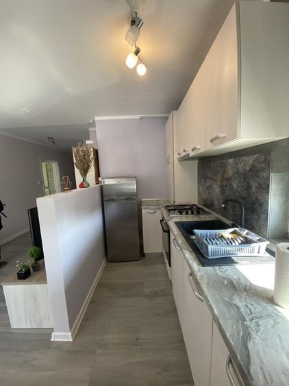 Apartament cu 3 camere decomandat, mobilat în Dumbrăvița