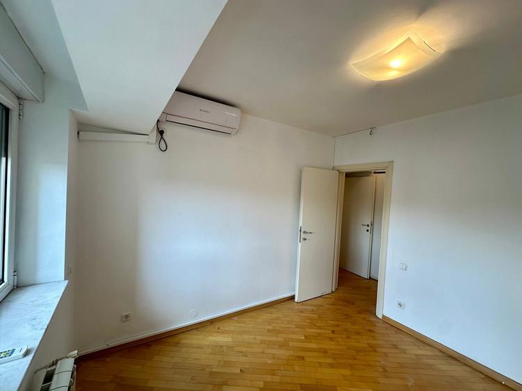 Apartament cu 5 camere, mobilat în Unirii
