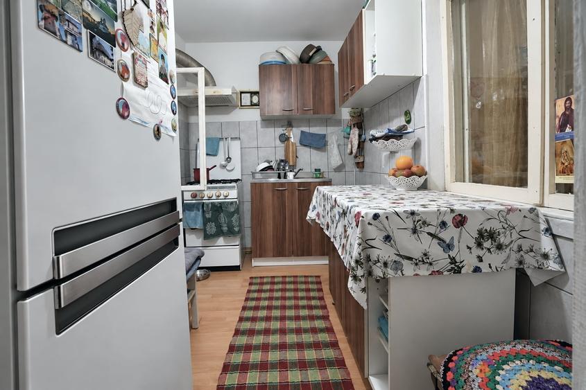 Casă individuală cu 4 camere cu Canalizare în Precista