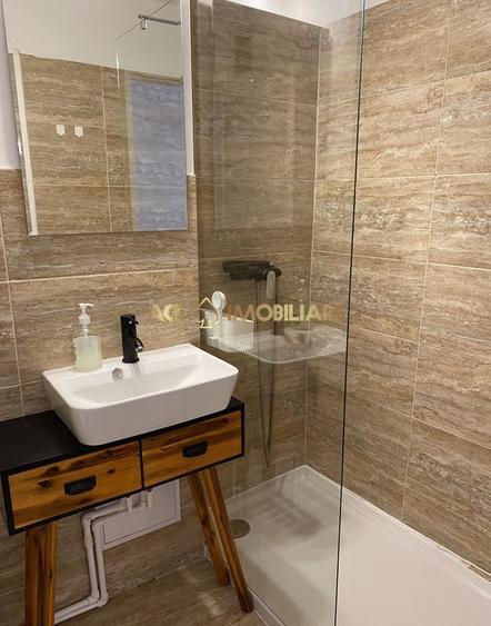 Apartament cu 2 camere decomandat, mobilat în Arcul de Triumf