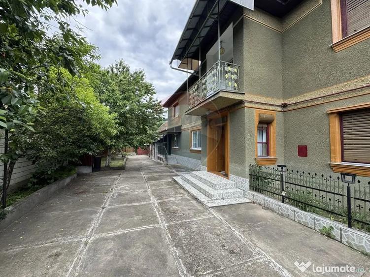 Casă cu 7 camere cu Teren 1026 Mp în Dârlos