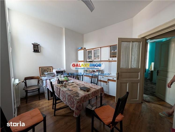 Apartament cu 5 camere în Centrul Civic
