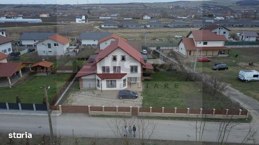 Casă cu 4 camere în Jucu