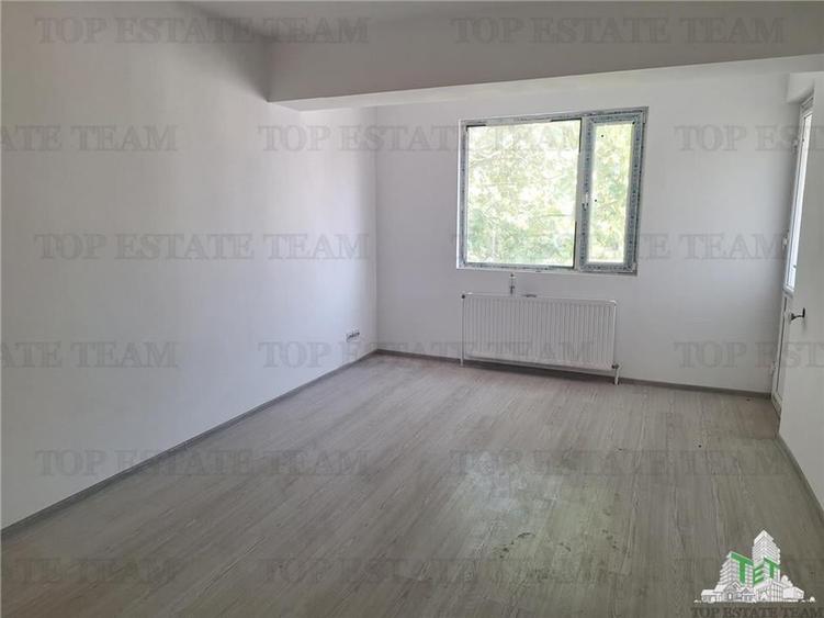 Casă individuală cu 7 camere cu Teren 170 Mp în Tei