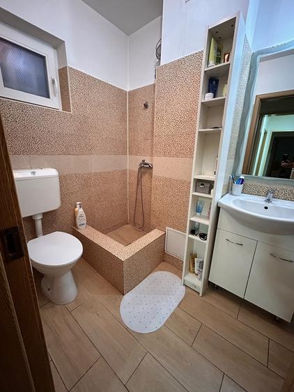 Apartament cu 3 camere decomandat în Baba Novac