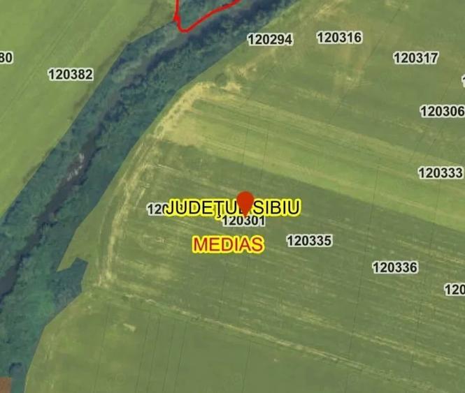 Teren de 3700 mp, în Central