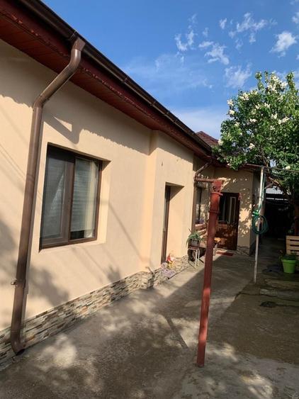 Casă cu 4 camere decomandat în Băceni