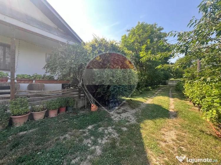 Casă cu 3 camere cu Teren 2244 Mp în Jorăști
